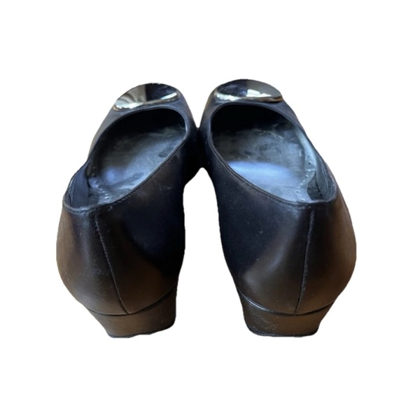 Womens BCBG Leather Wedge Pumps w/Silver Button Sz.8.5B "Odette" - Picture 3 of 5